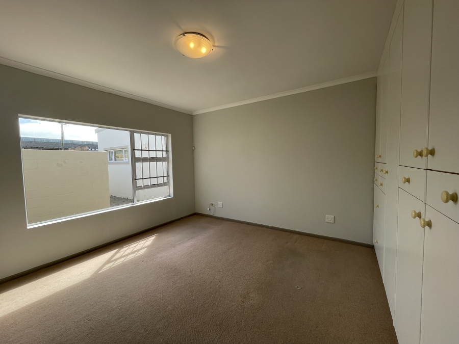 4 Bedroom Property for Sale in Middedorp Western Cape